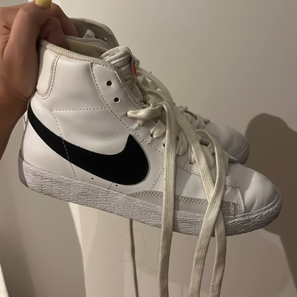 Size 4 Y Nike blazers